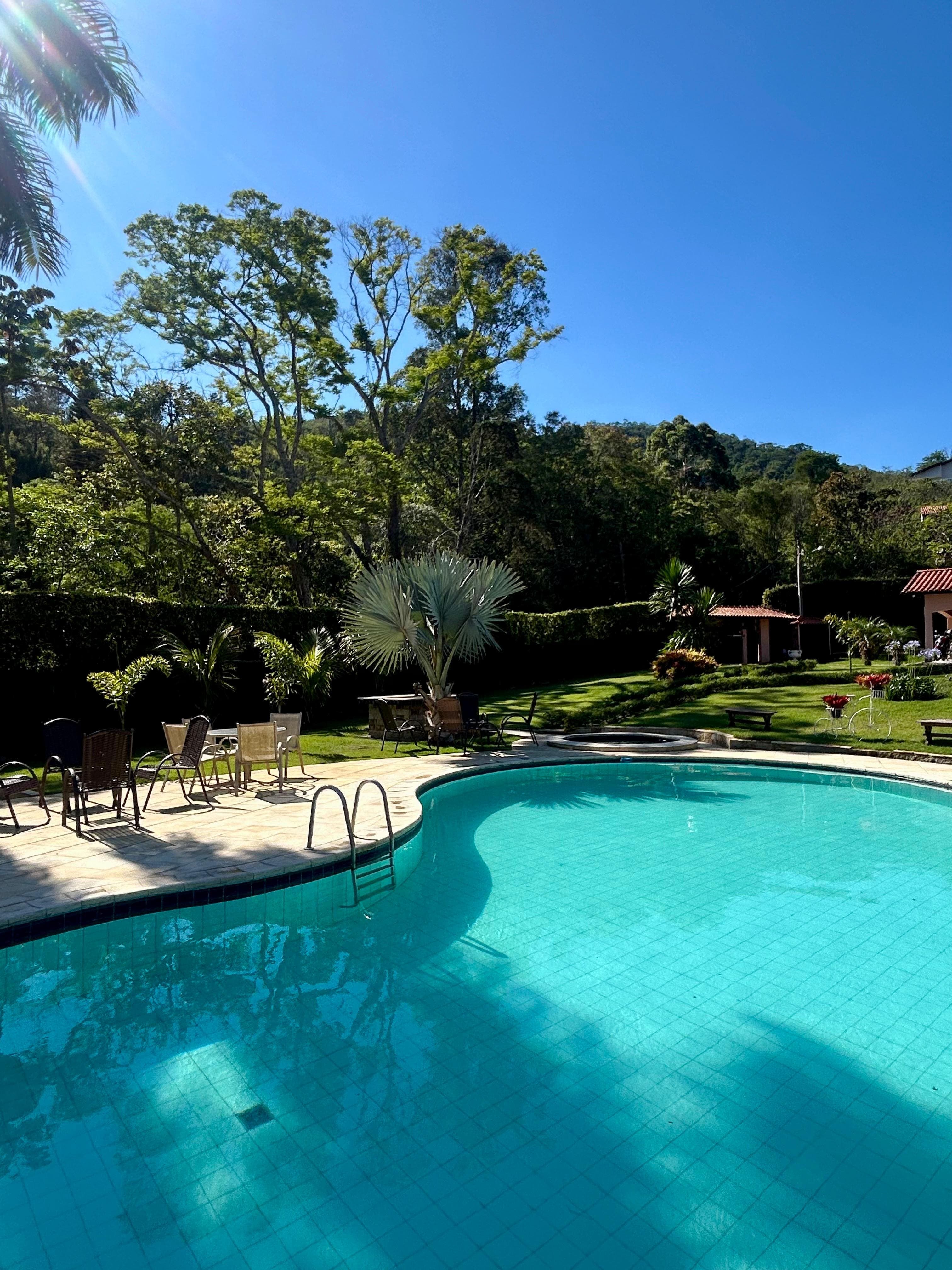 Piscina enorme do sitio esperança